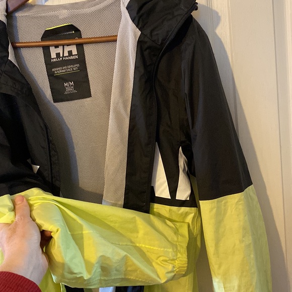 EUC Men’s M Helly Hansen Logo Windbreaker - Picture 12 of 12